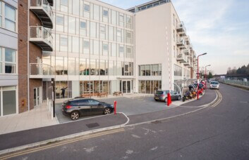 Building outside at Station View, Regus, Guildford