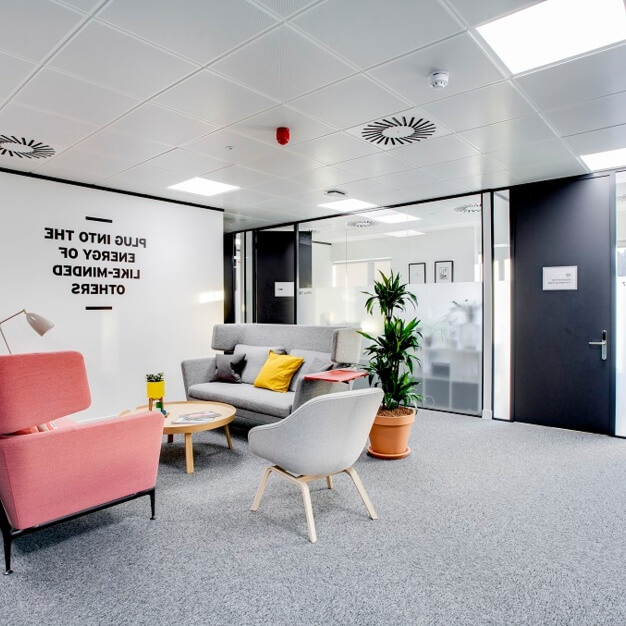 Client breakout space - Station View, Regus in Guildford
