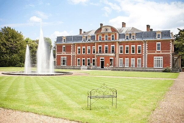 Building pictures of Lower Road, Leatherhead - Parallel Business Centres
