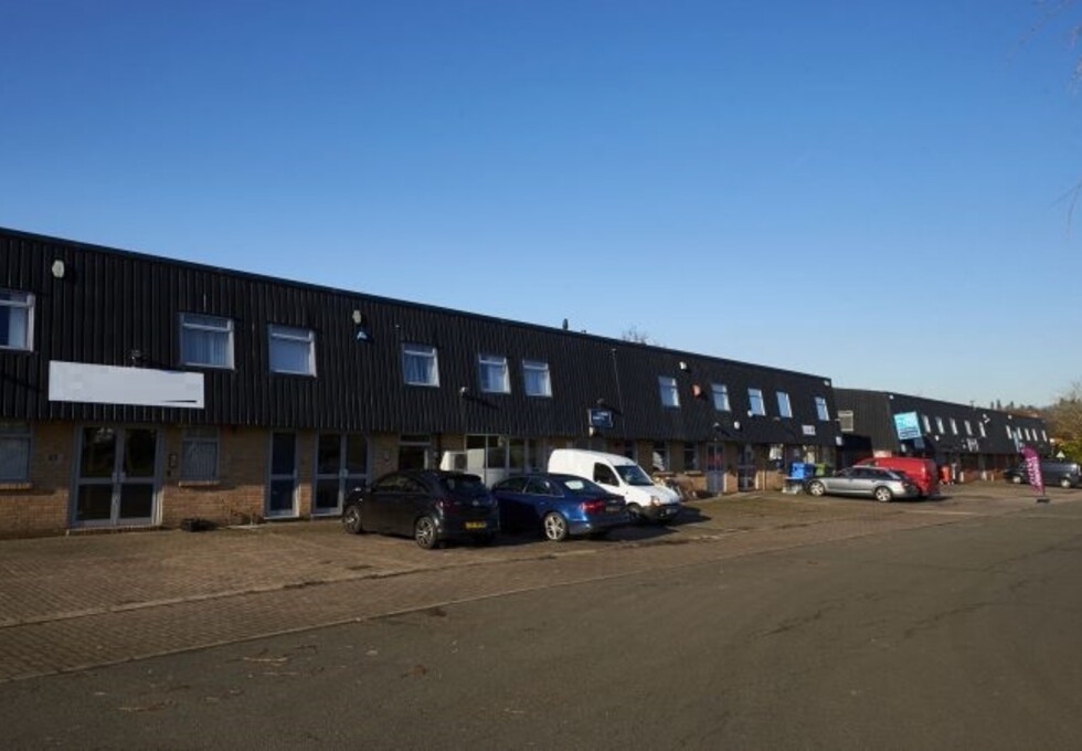Parking at Horseshoe Park, Country Estates Ltd (Pangbourne)