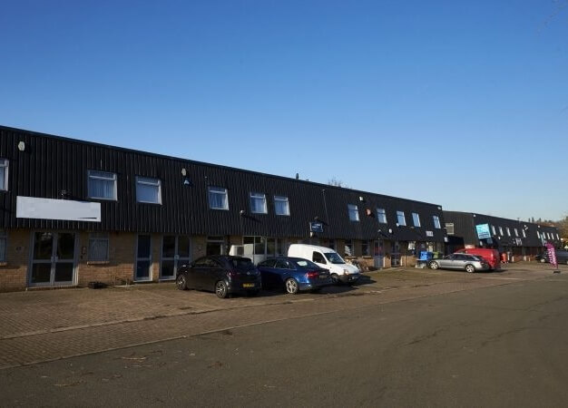 Parking at Horseshoe Park, Country Estates Ltd (Pangbourne)