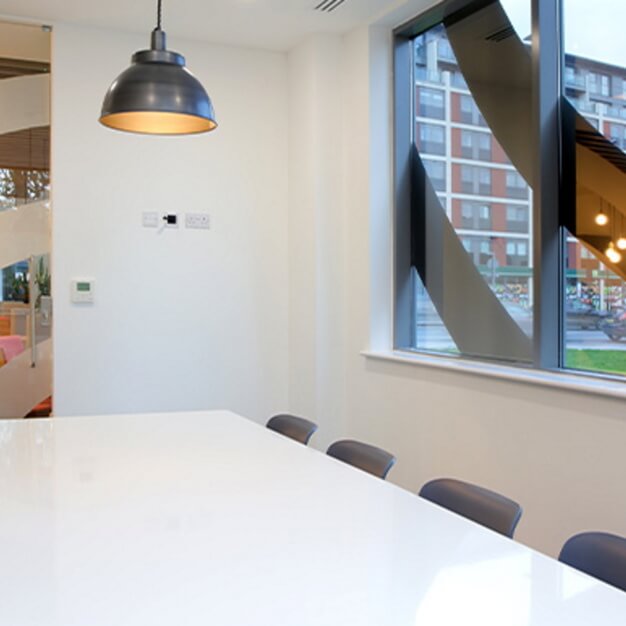Meeting room - High Street, Biz Hub in Slough