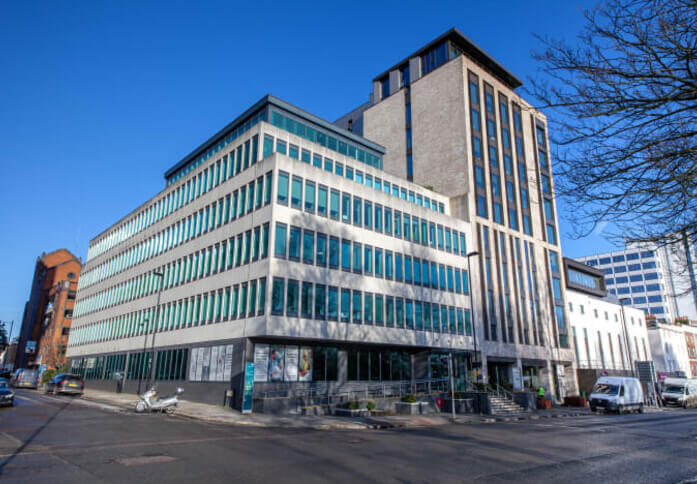 Building outside at Grosvenor Square, Regus, Southampton