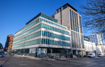 Building outside at Grosvenor Square, Regus, Southampton
