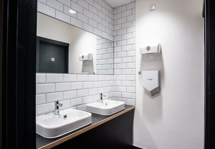 Bathroom facility in 65-69 East Road, INGLEBY TRICE LLP (Shoreditch, EC1 - London)