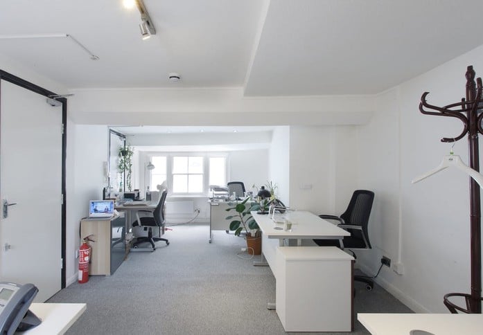 Lower James Street W1 office space – Private office (different sizes available)