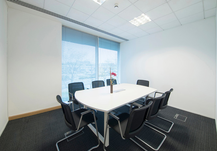 Arlington Square RG12 office space – Meeting room / Boardroom