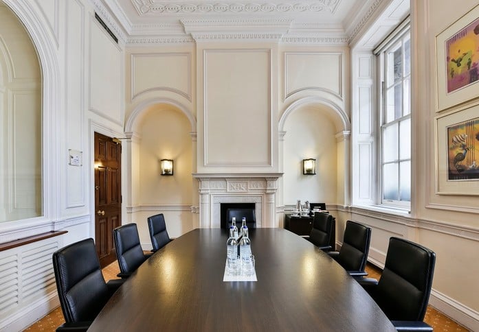 St James's Square SW1 office space – Meeting room / Boardroom