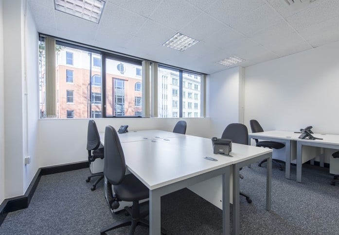 Vauxhall Bridge Road SW1 office space – Private office (different sizes available)