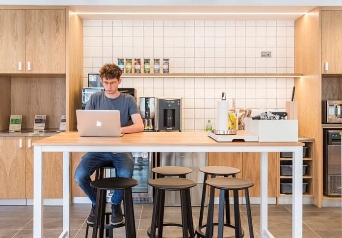 Moorgate EC2 office space – Kitchen