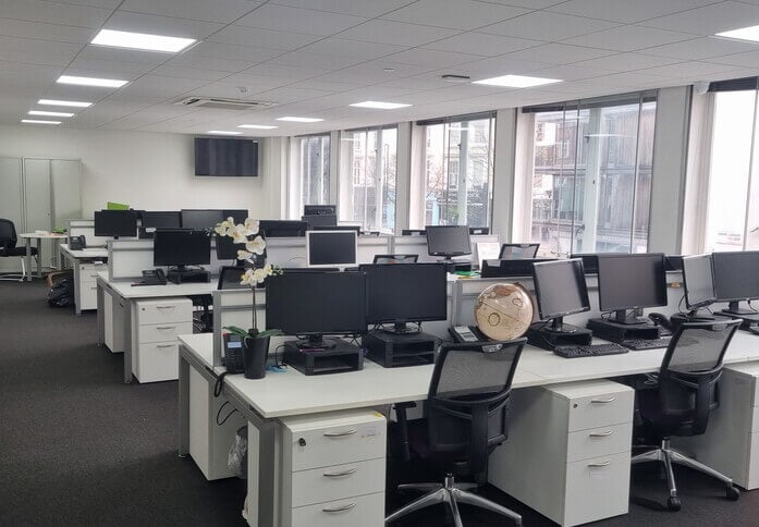 Vauxhall Bridge Road SW1 office space – Private office (different sizes available)