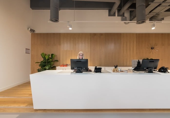 Minster Court EC4 office space – Reception
