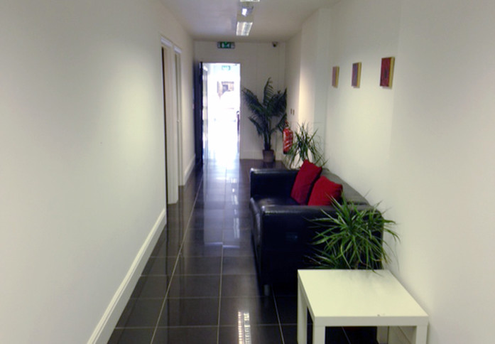 Alexandra Road EN2 office space – Hallway