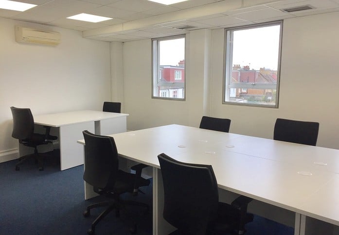 Lower Richmond Road TW9 office space – Private office (different sizes available)