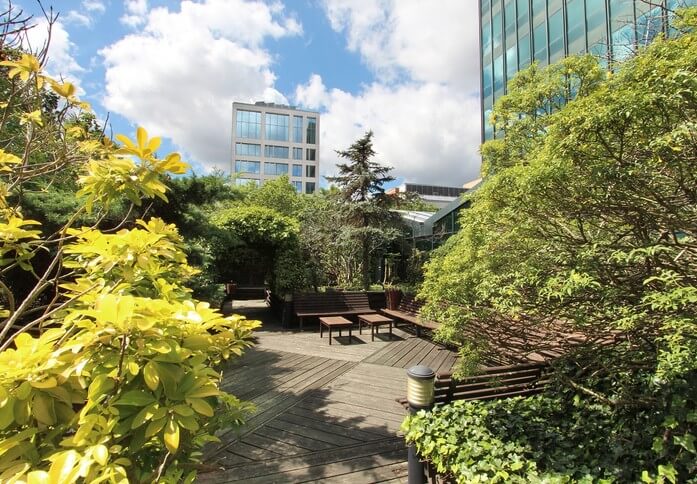 Outdoor space at Eversholt Street, Business Environment Group in Euston