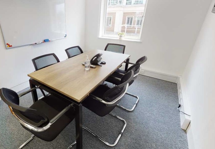 Savile Row SW1 office space – Meeting room / Boardroom