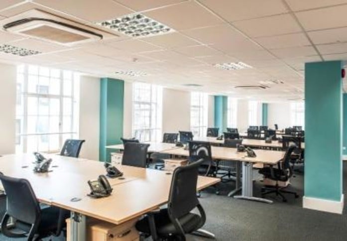Bloomsbury Square WC1 office space – Private office (different sizes available)