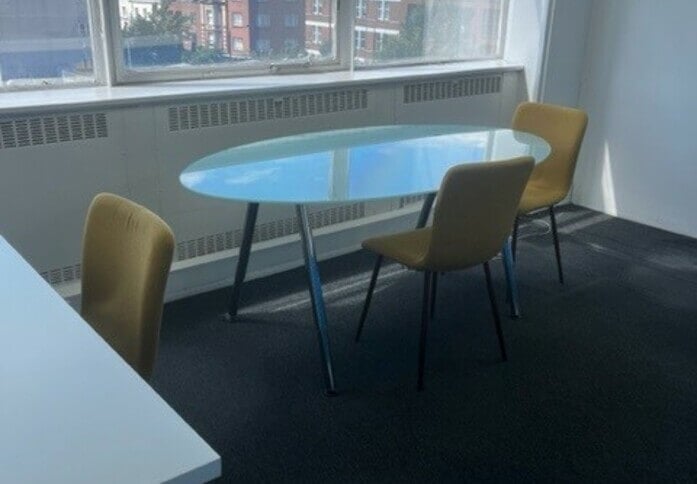 Breakout space in Newcombe House 3rd Floor, Agent and Homes Ltd (Notting Hill Gate)