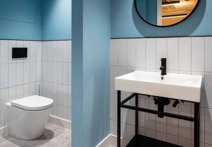 Bathroom facility in 71a Leonard Street, Dotted Desks Ltd (Shoreditch, EC1 - London)