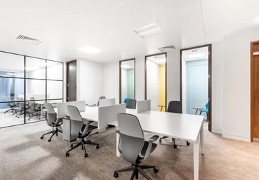 St James's Square SW1 office space – Private office (different sizes available)