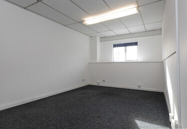 Manor road W13 office space – Private office (different sizes available) unfurnished