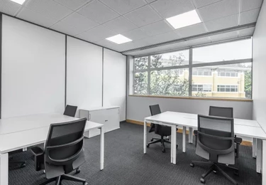 Wellington Way KT13 office space – Private office (different sizes available)
