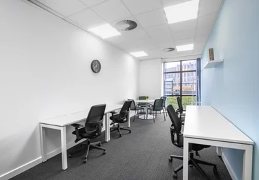 International Avenue AB10 office space – Private office (different sizes available)