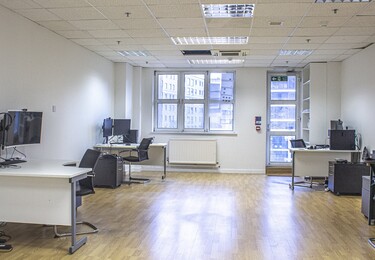 Harbour Yard SW6 office space – Private office (different sizes available)