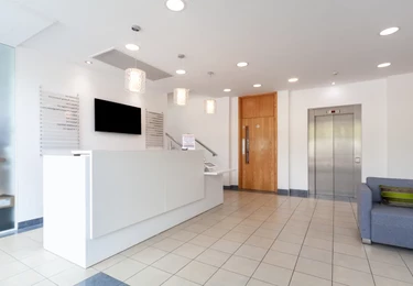 Falcon Gate AL8 office space – Reception