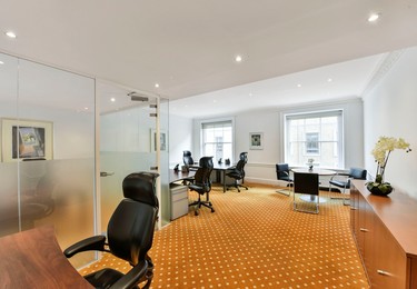 St James's Square SW1 office space – Private office (different sizes available)