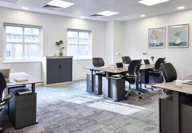 Berkeley Street SW1 office space – Private office (different sizes available)
