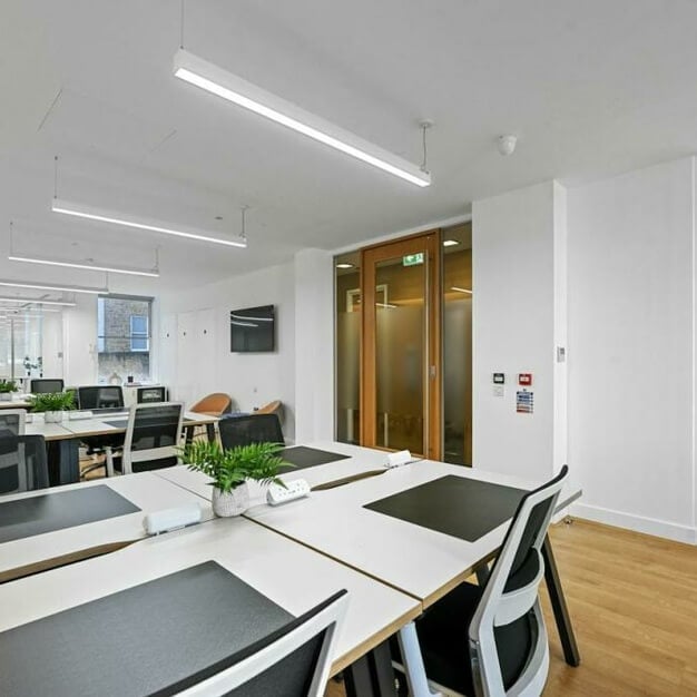 Private workspace in 35 Albemarle Street, RX LONDON LLP (Mayfair, W1 - London)
