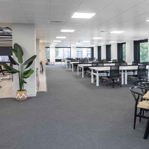 Private workspace in 69 Park Lane, Commercial Estates Group Ltd (Croydon)
