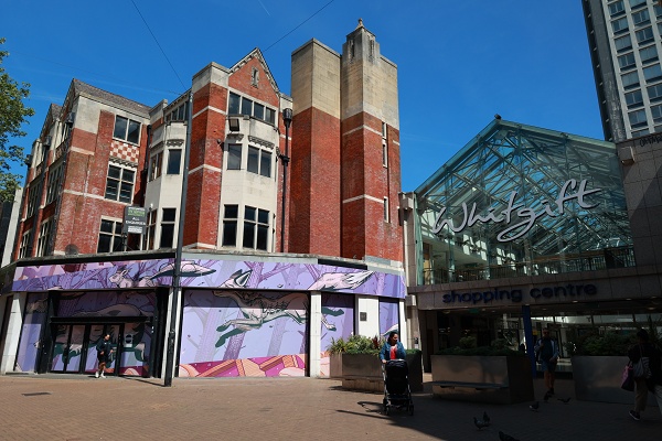 Shopping centre for after work