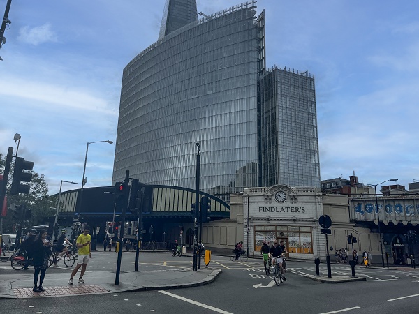 Glass-fronted tower and Findlater's Corner near London Bridge