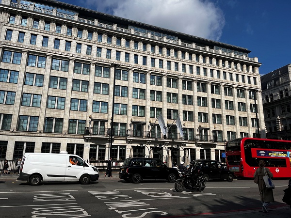 Offices to rent in a grand building