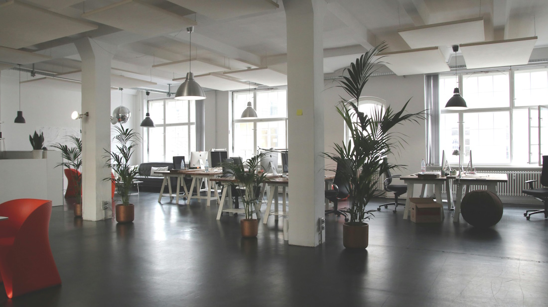 8 Pros and Cons of Renting an Open-Plan Office Space